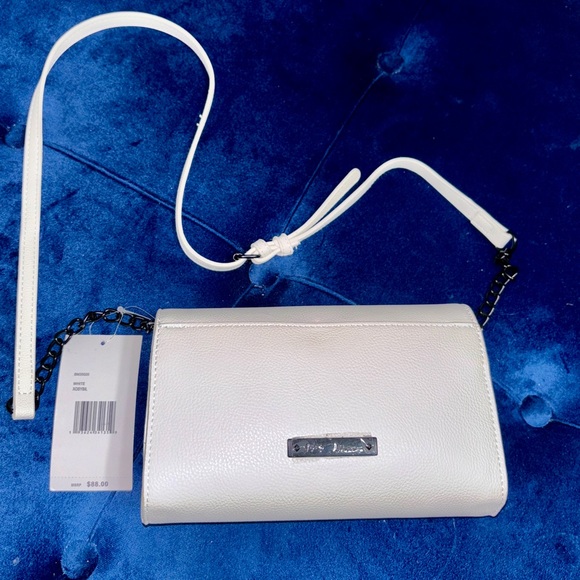 Betsey Johnson XO Skull Crossbody White - Picture 2 of 3